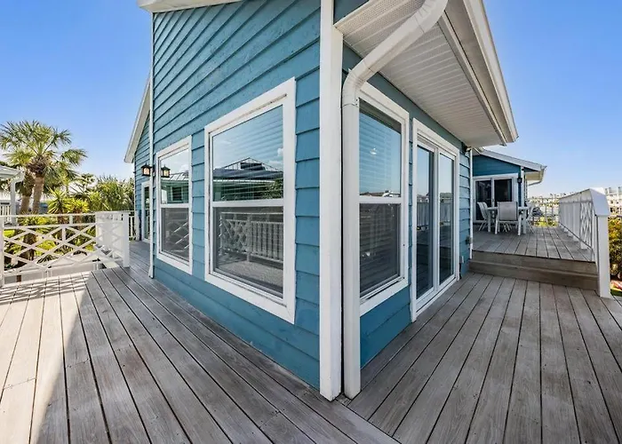 Heated Pool Waterfront Boat Slip Pets Games 7br Holiday home *
