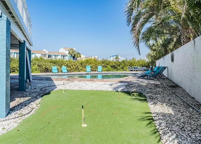 Heated Pool Waterfront Boat Slip Pets Games 7br Holiday home