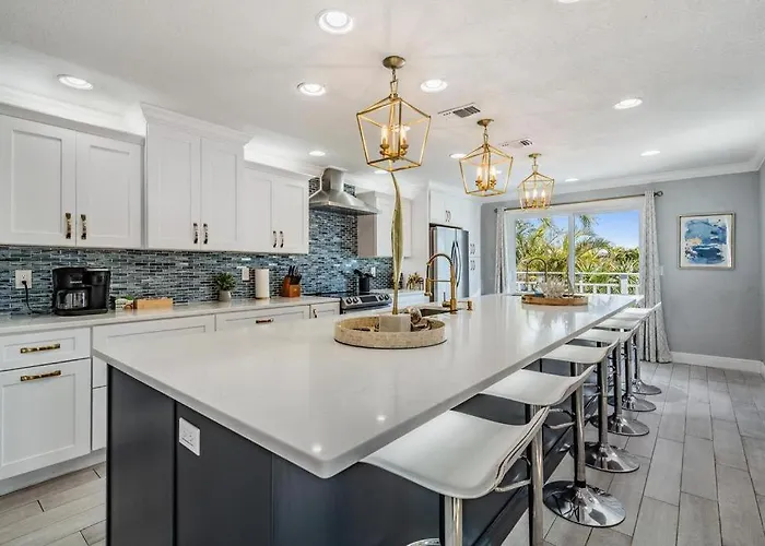 Heated Pool Waterfront Boat Slip Pets Games 7br Holiday home Clearwater Beach